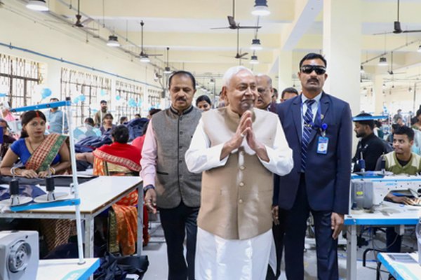 नीतीश कैबिनेट ने पहली बैठक में बिहार में छह प्रस्तावों को मंजूरी दी नीतीश कैबिनेट ने पहली बैठक में बिहार में छह प्रस्तावों को मंजूरी दी