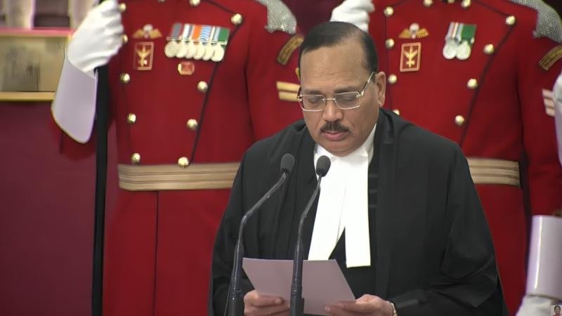 नए CJI के कार्यभार संभालते ही सुप्रीम कोर्ट में कई अहम मामलों पर बढ़ा फोकस नए CJI के कार्यभार संभालते ही सुप्रीम कोर्ट में कई अहम मामलों पर बढ़ा फोकस