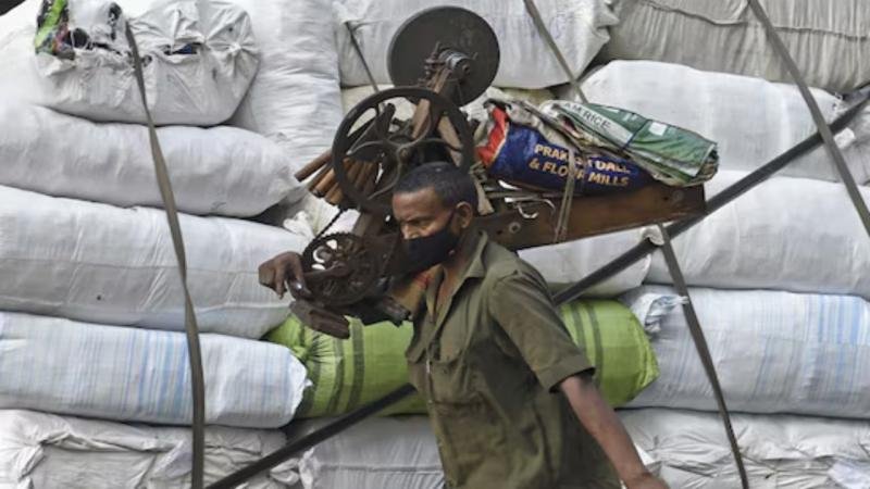 40 साल से ऊपर के कर्मचारियों को मुफ्त हेल्थ चेकअप, गिग वर्कर्स को PF और ग्रेच्युटी का लाभ