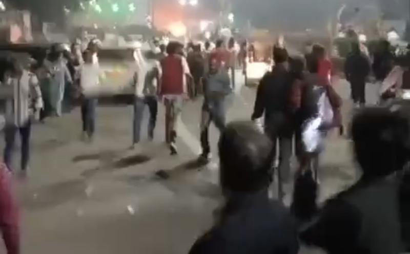 लाल किला मेट्रो स्टेशन के बाहर धमाका, 9 लोगों की मौत, आतंकी हमले की आशंका, जानिए ताजा अपडेट लाल किला मेट्रो स्टेशन के बाहर धमाका, 9 लोगों की मौत, आतंकी हमले की आशंका, जानिए ताजा अपडेट