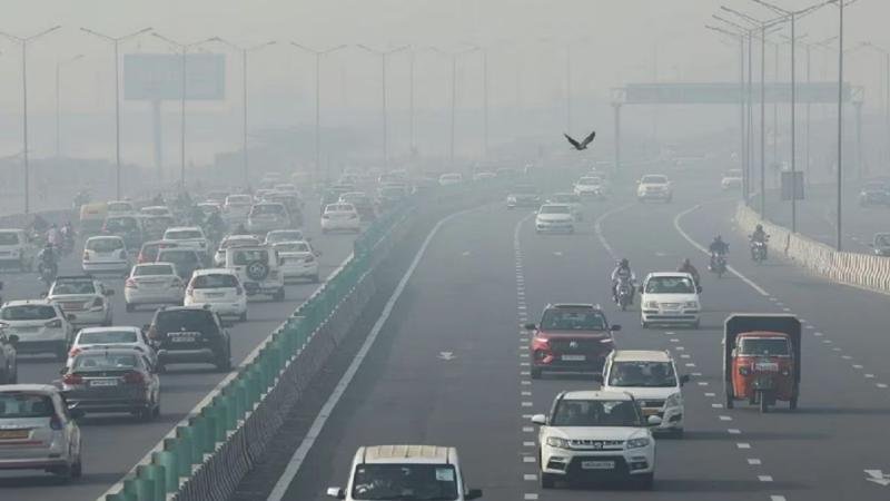 खतरनाक प्रदूषण : AQI 400 पार, बवाना में सबसे ज्यादा, जानिए कैसे बचें?