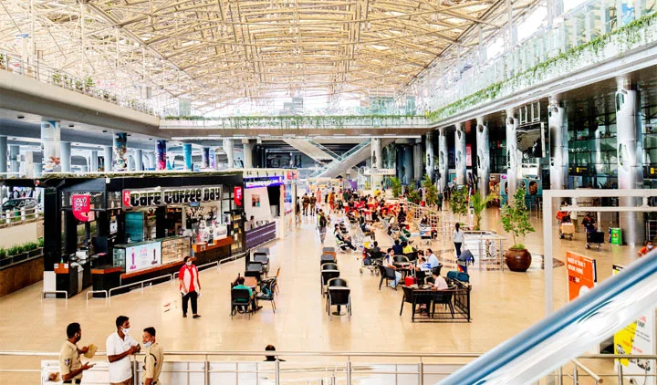 दो दिन में तीन धमकियों के बाद हैदराबाद एयरपोर्ट पर हाई अलर्ट, एजेंसियों ने की कार्रवाई शुरू दो दिन में तीन धमकियों के बाद हैदराबाद एयरपोर्ट पर हाई अलर्ट, एजेंसियों ने की कार्रवाई शुरू