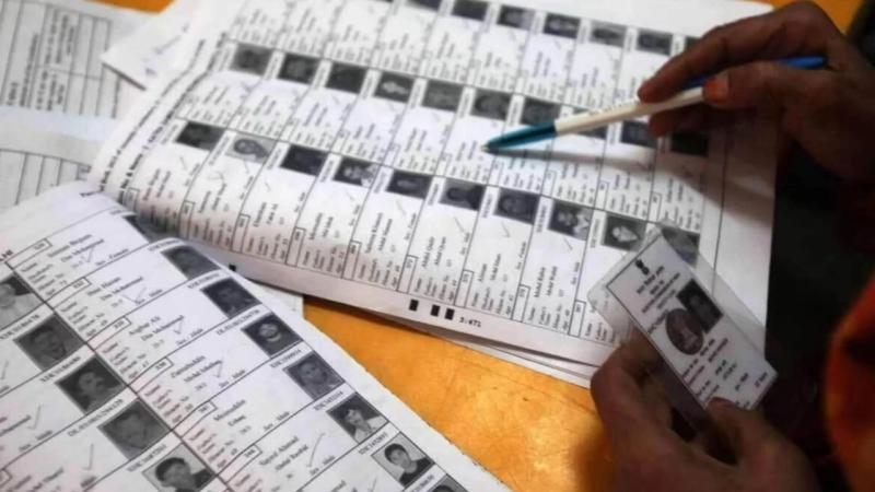 58 लाख वोटर्स लिस्ट से हटे, जानें आखिर क्यों लिया गया इतना बड़ा फैसला 58 लाख वोटर्स लिस्ट से हटे, जानें आखिर क्यों लिया गया इतना बड़ा फैसला