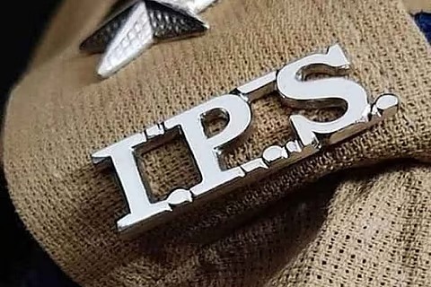 IPS अधिकारी ने खुद को मारी गोली, 12 पन्नों का सुसाइड नोट बरामद IPS अधिकारी ने खुद को मारी गोली, 12 पन्नों का सुसाइड नोट बरामद