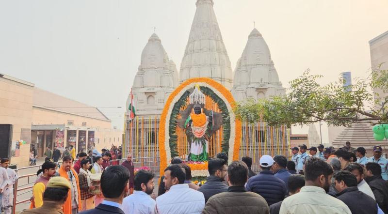 काशी विश्वनाथ धाम में ध्वजारोहण समारोह, आरती श्रृंगार में राष्ट्रीय पर्व की झलक दिखी काशी विश्वनाथ धाम में ध्वजारोहण समारोह, आरती श्रृंगार में राष्ट्रीय पर्व की झलक दिखी