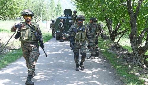 जम्मू-कश्मीर के कठुआ में सुरक्षाबलों को मिली कामयाबी, पाकिस्तानी जैश आतंकी को किया ढेर