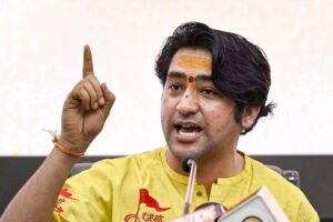 लखनऊ में धीरेंद्र शास्त्री की हनुमत कथा रद्द, LDA ने रद्द किया मैदान आवंटन